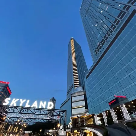 דירה Skyland - 32nd Floor Luxury Studio *