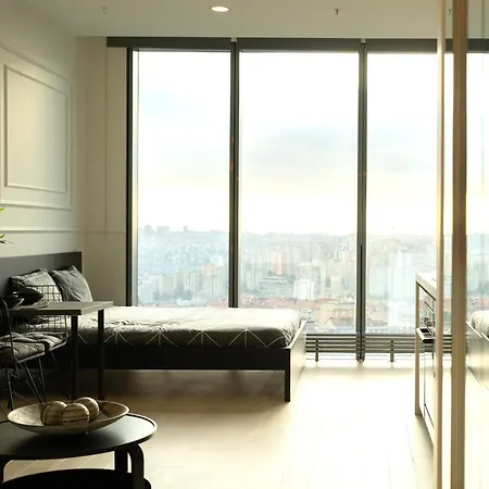 Skyland - 32nd Floor Luxury Studio *