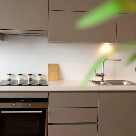 Skyland - 32nd Floor Luxury Studio