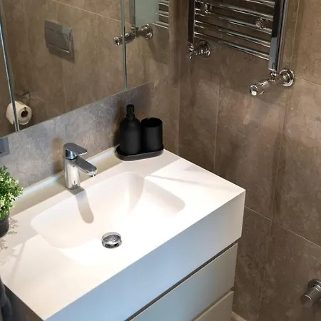 Skyland - 32nd Floor Luxury Studio דירה
